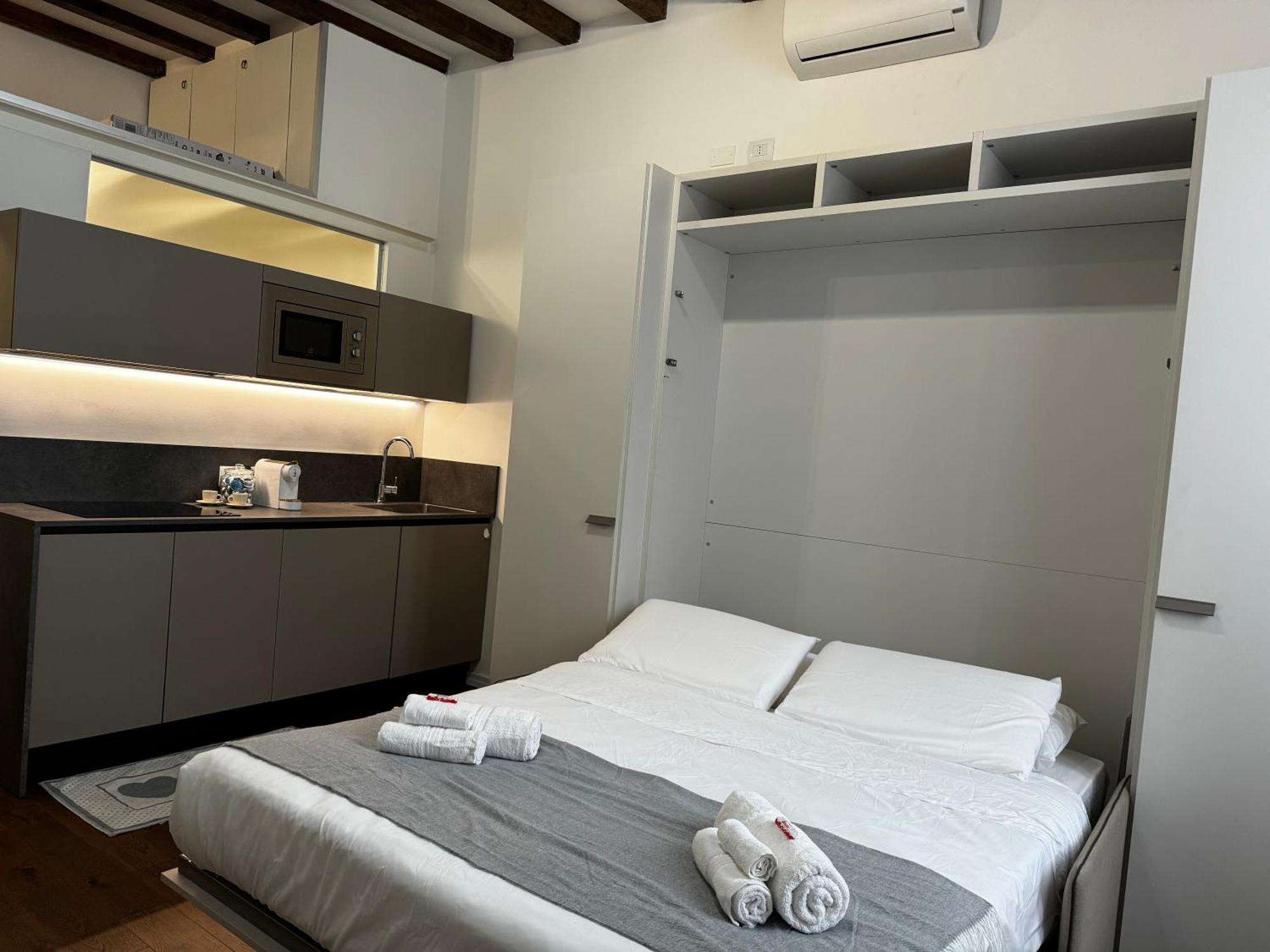 Regina Milano In Corso Lodi - Sky Tv, Wifi E Breakfast Box Apartman Kültér fotó